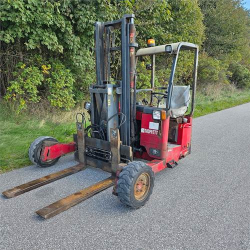 Moffett M4 25.3 - Truck mounted forklift: picture 5 Moffett M4 25.3 - Truck mounted forklift: picture 5