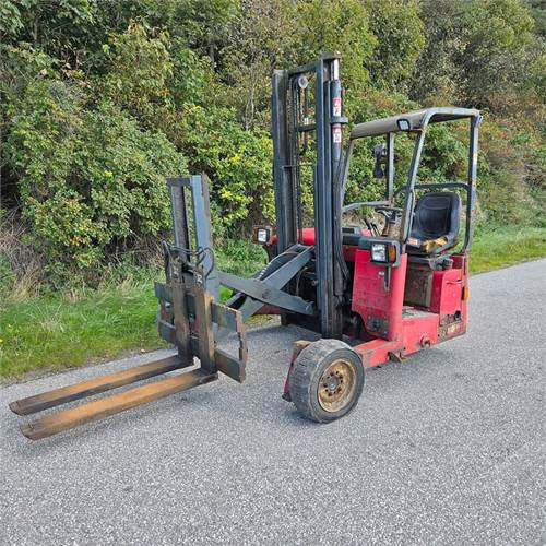 Moffett M4 25.3 - Truck mounted forklift: picture 3 Moffett M4 25.3 - Truck mounted forklift: picture 3