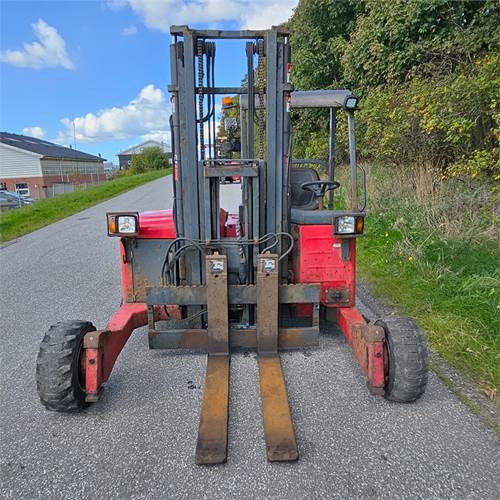 Moffett M4 25.3 - Truck mounted forklift: picture 2 Moffett M4 25.3 - Truck mounted forklift: picture 2