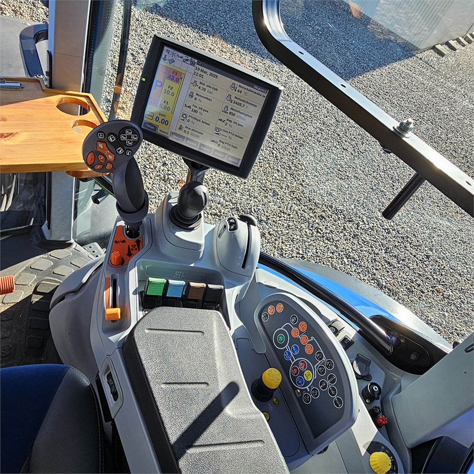 Leasing of New Holland T7.270 New Holland T7.270: picture 16
