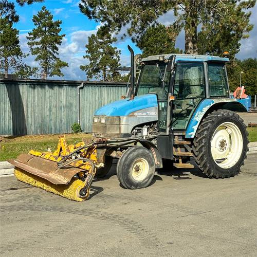 New Holland TS90 - Farm tractor: picture 4 New Holland TS90 - Farm tractor: picture 4