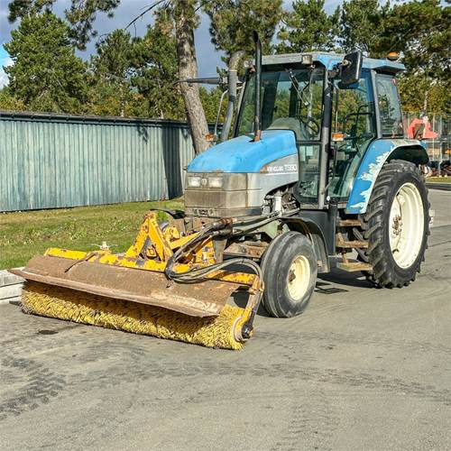 New Holland TS90 - Farm tractor: picture 3 New Holland TS90 - Farm tractor: picture 3