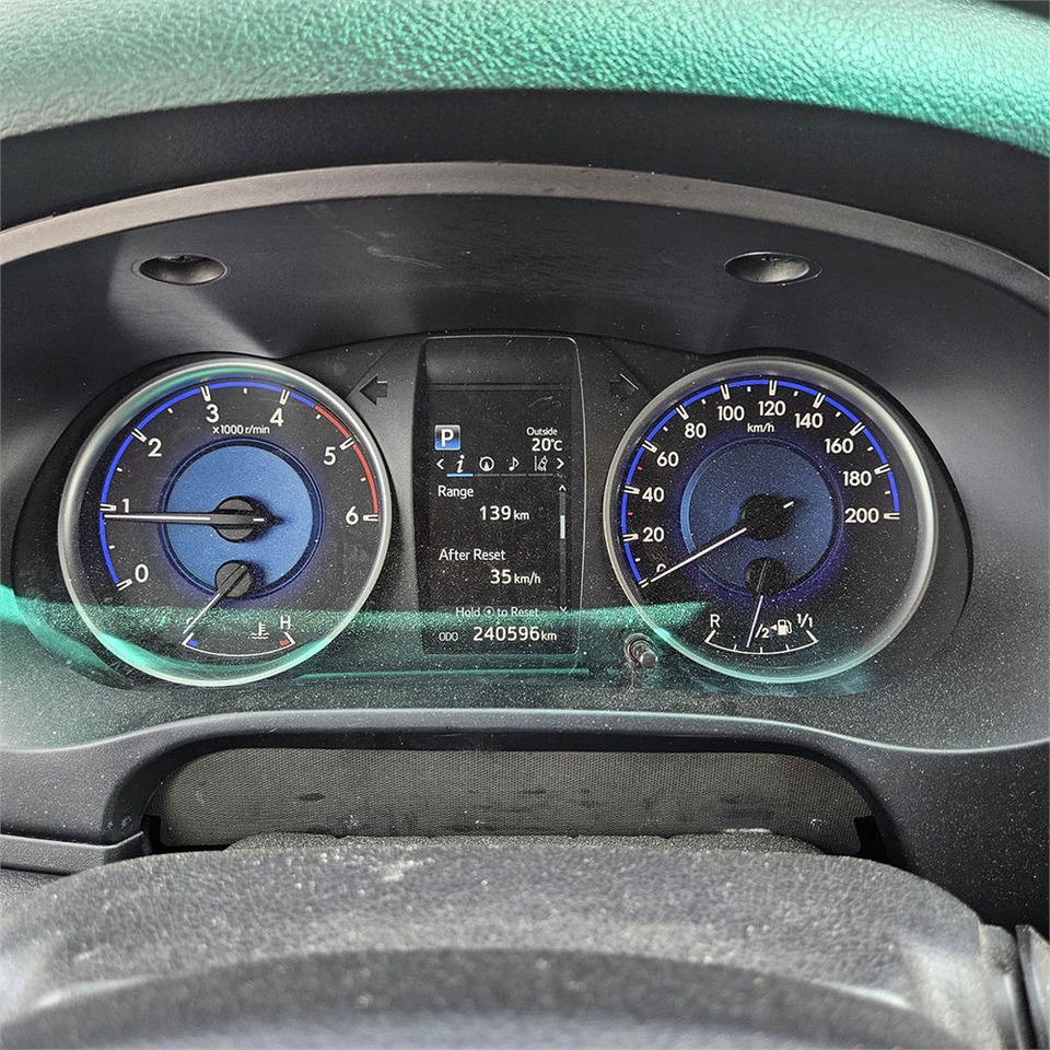 Pickup truck Toyota Hillux: picture 14