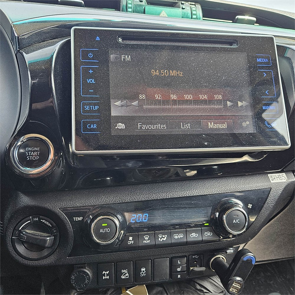 Pickup truck Toyota Hillux: picture 21