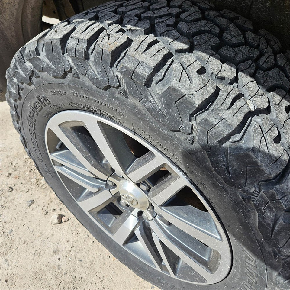 Pickup truck Toyota Hillux: picture 34