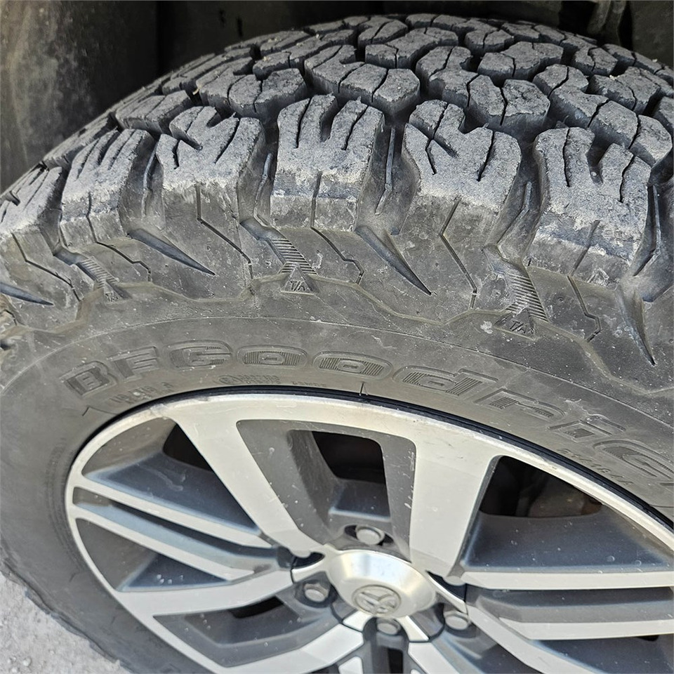 Pickup truck Toyota Hillux: picture 29