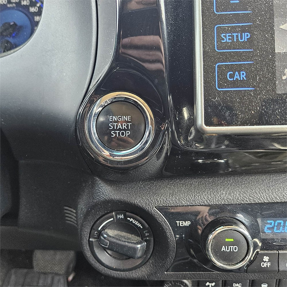 Pickup truck Toyota Hillux: picture 20