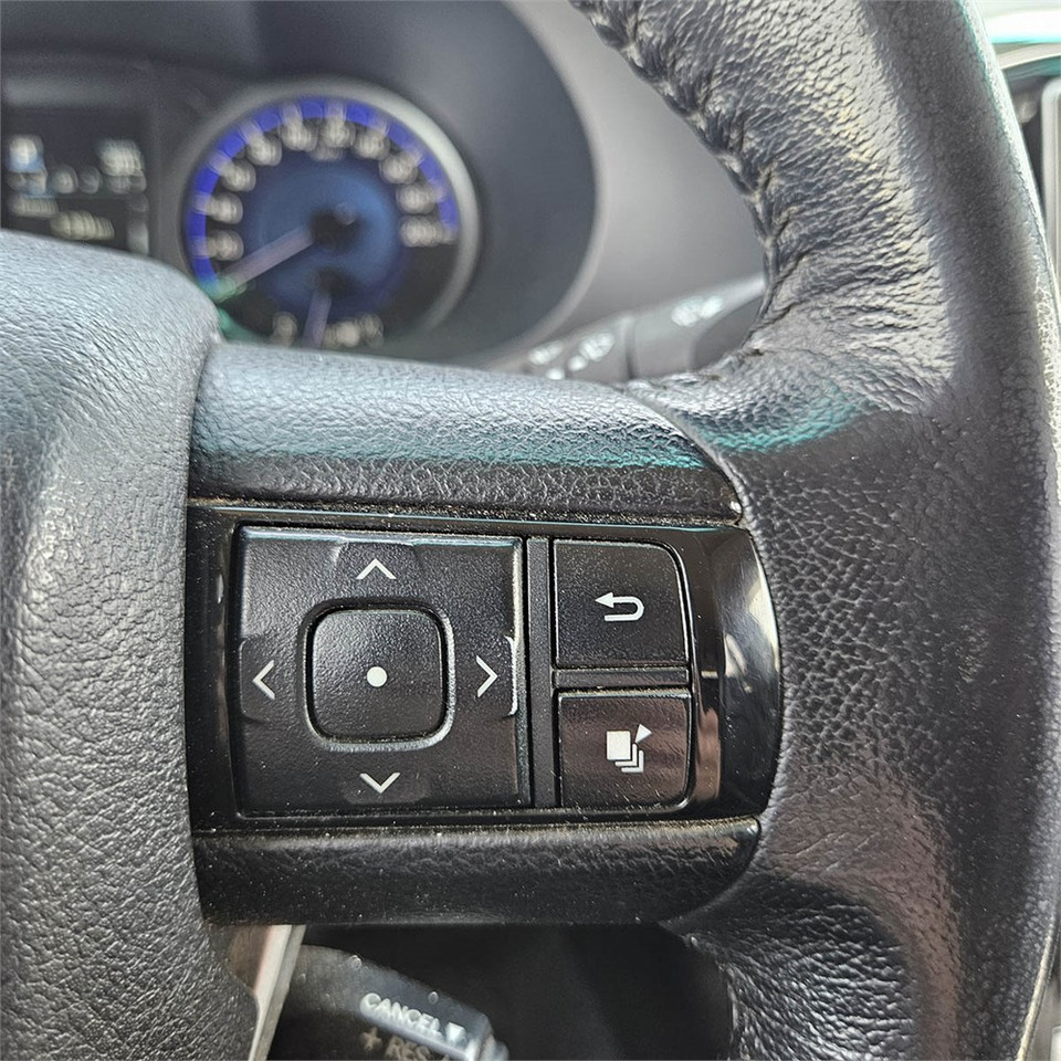 Pickup truck Toyota Hillux: picture 16