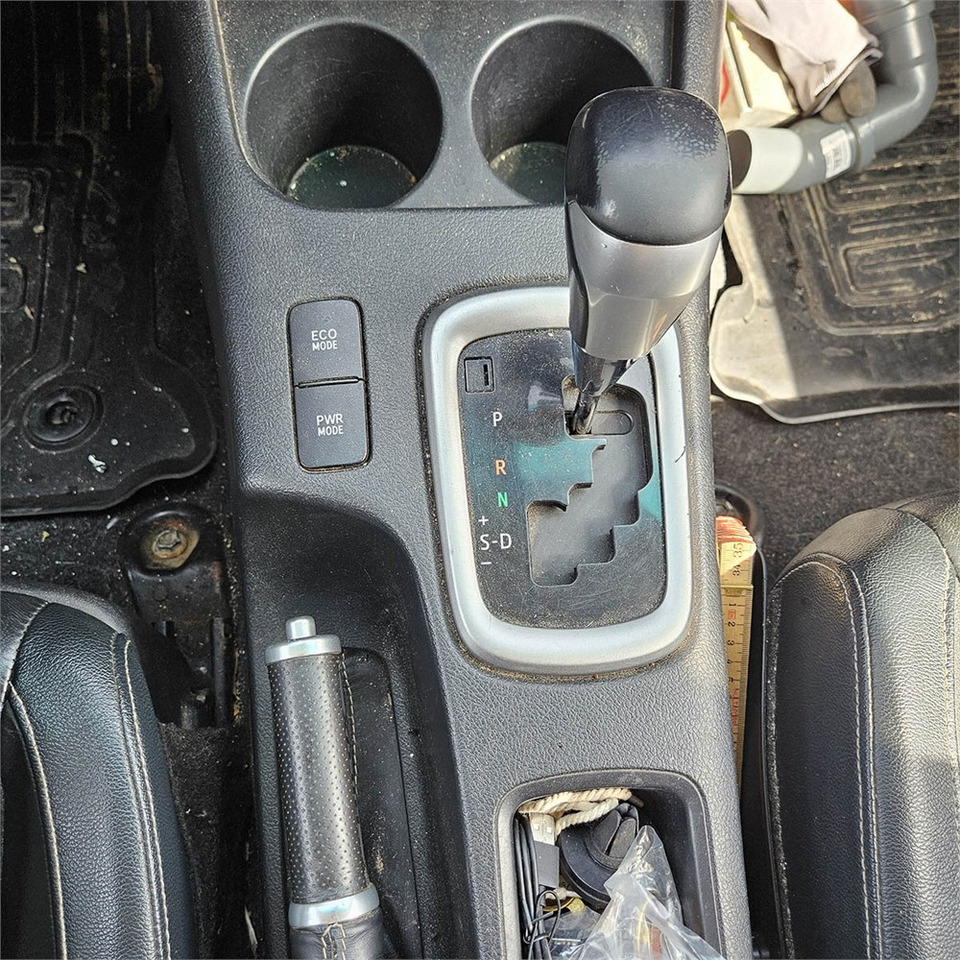 Pickup truck Toyota Hillux: picture 12