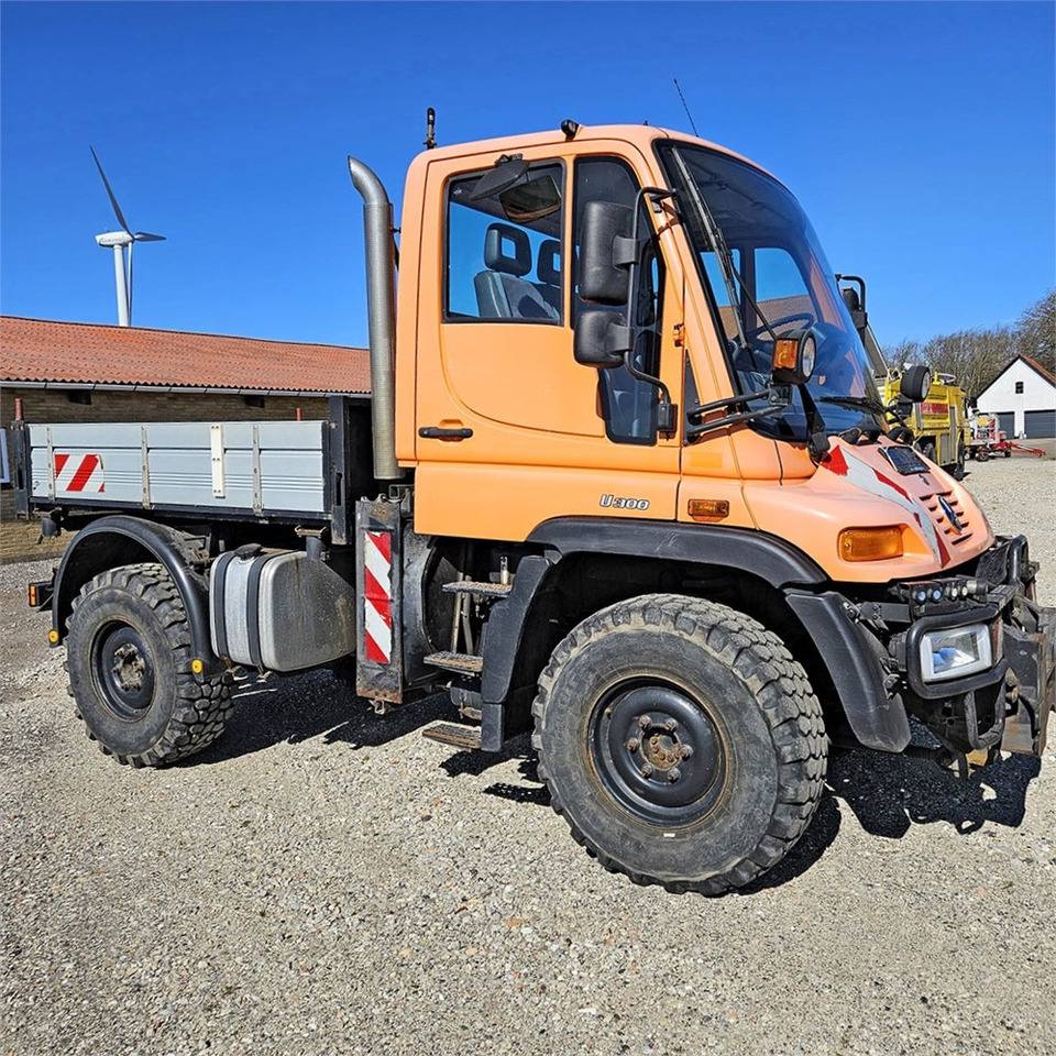 Mercedes U300 - Utility/ Special vehicle: picture 1 Mercedes U300 - Utility/ Special vehicle: picture 1