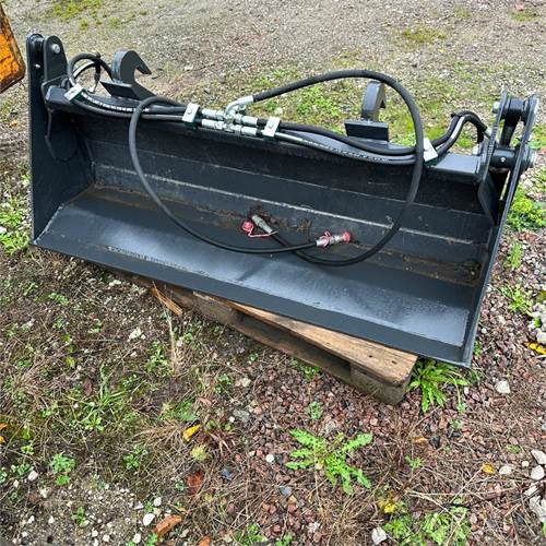 Wiedenmann 4 i 1 - Loader bucket: picture 2 Wiedenmann 4 i 1 - Loader bucket: picture 2