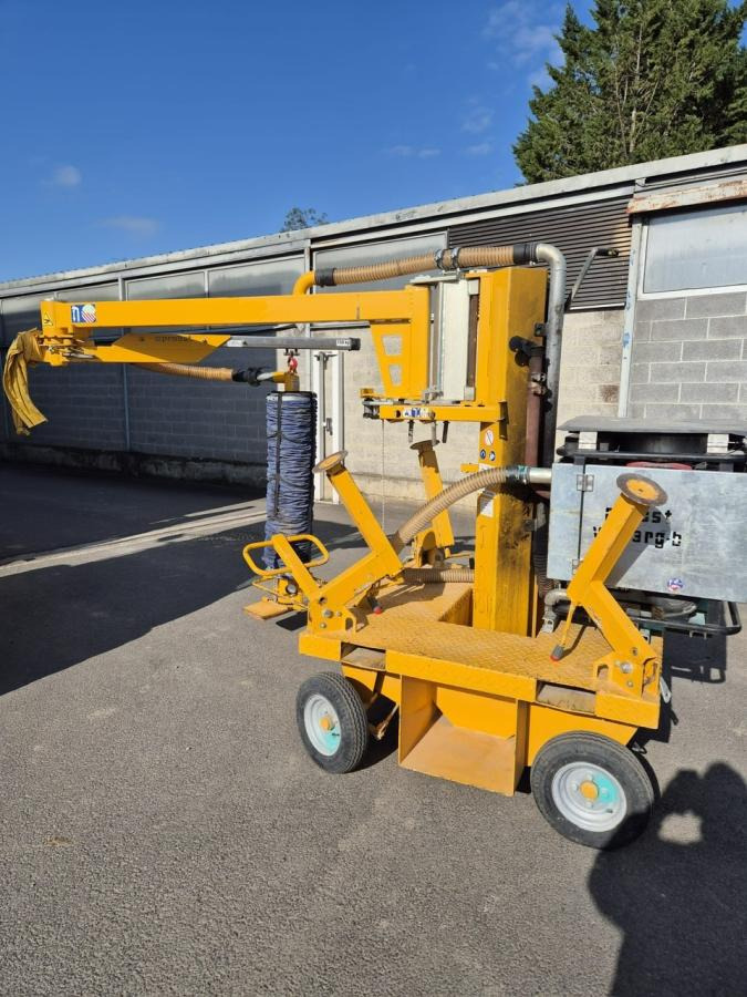 PROBST POSE BORDURE ET DALLE JUMBO MOBIL - Construction machinery: picture 2 PROBST POSE BORDURE ET DALLE JUMBO MOBIL - Construction machinery: picture 2