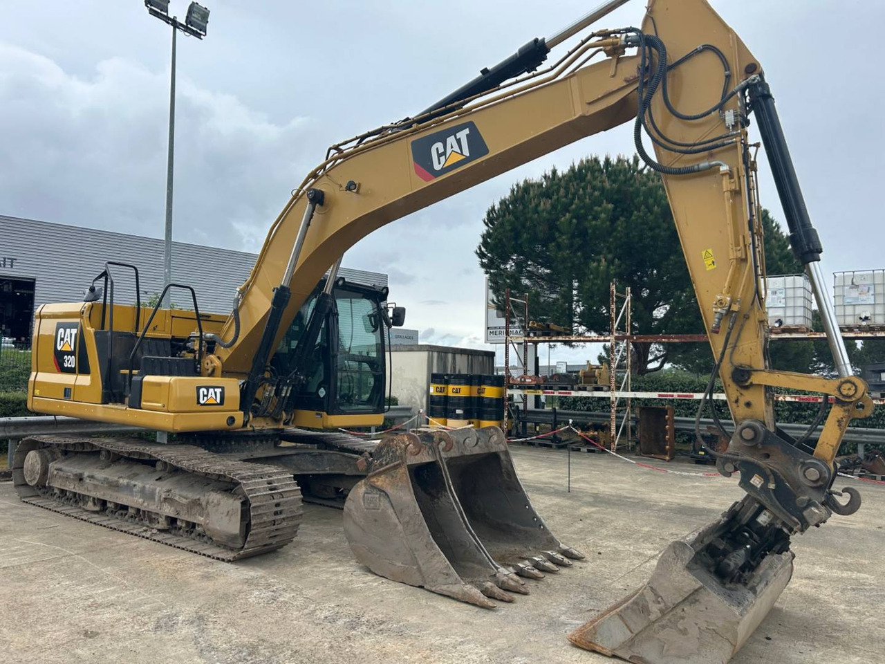 CAT 320 - Crawler excavator: picture 1 CAT 320 - Crawler excavator: picture 1
