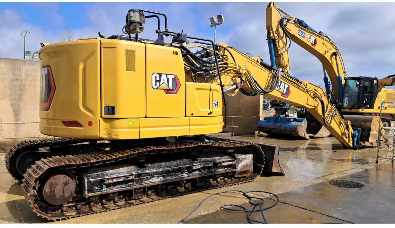 CAT 325 - Crawler excavator: picture 3 CAT 325 - Crawler excavator: picture 3