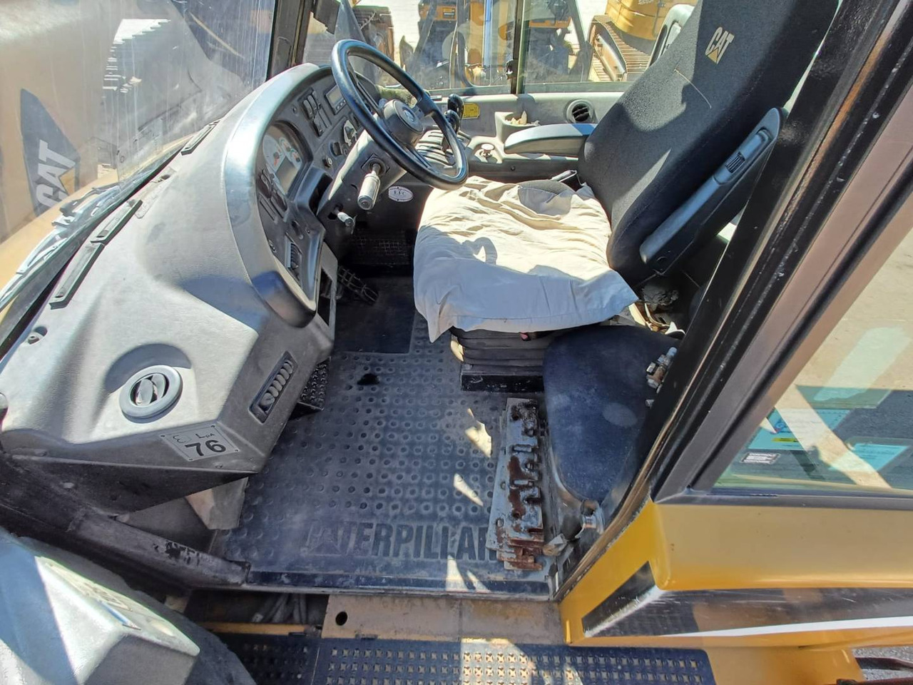 CAT 730 - Articulated dumper: picture 5 CAT 730 - Articulated dumper: picture 5