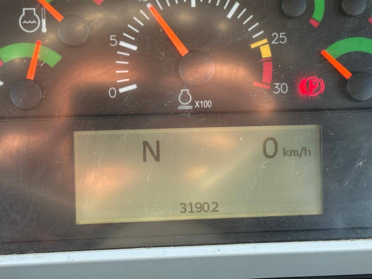 Articulated dumper CAT 730: picture 8