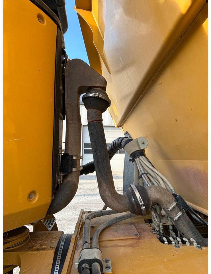 Articulated dumper CAT 730: picture 21