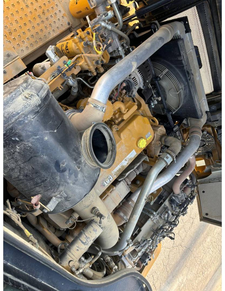 Articulated dumper CAT 730: picture 26