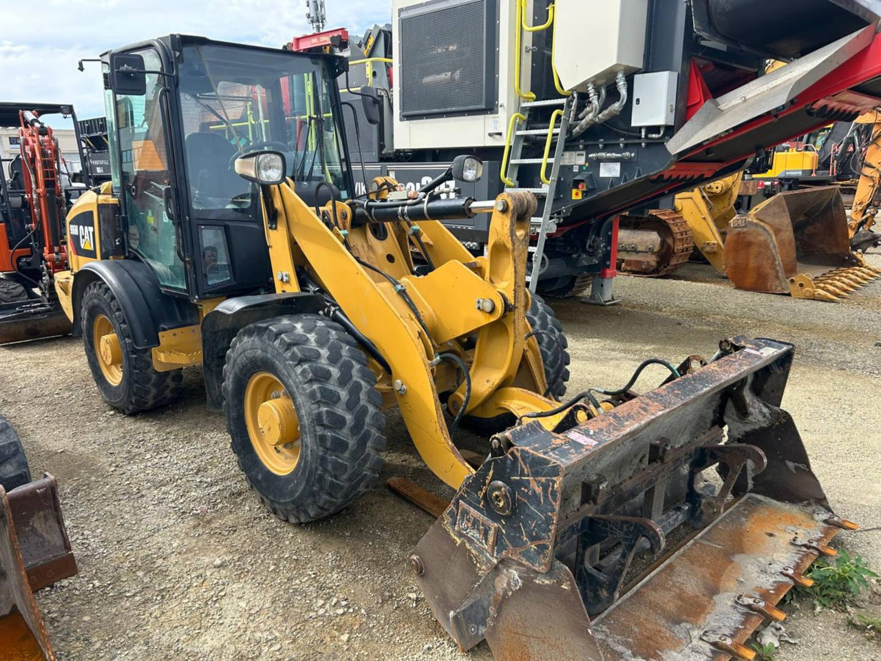 CAT 906M - Wheel loader: picture 2 CAT 906M - Wheel loader: picture 2