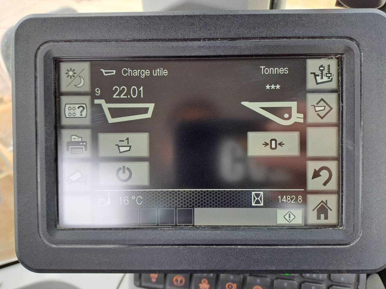 Wheel loader CAT 926M: picture 23