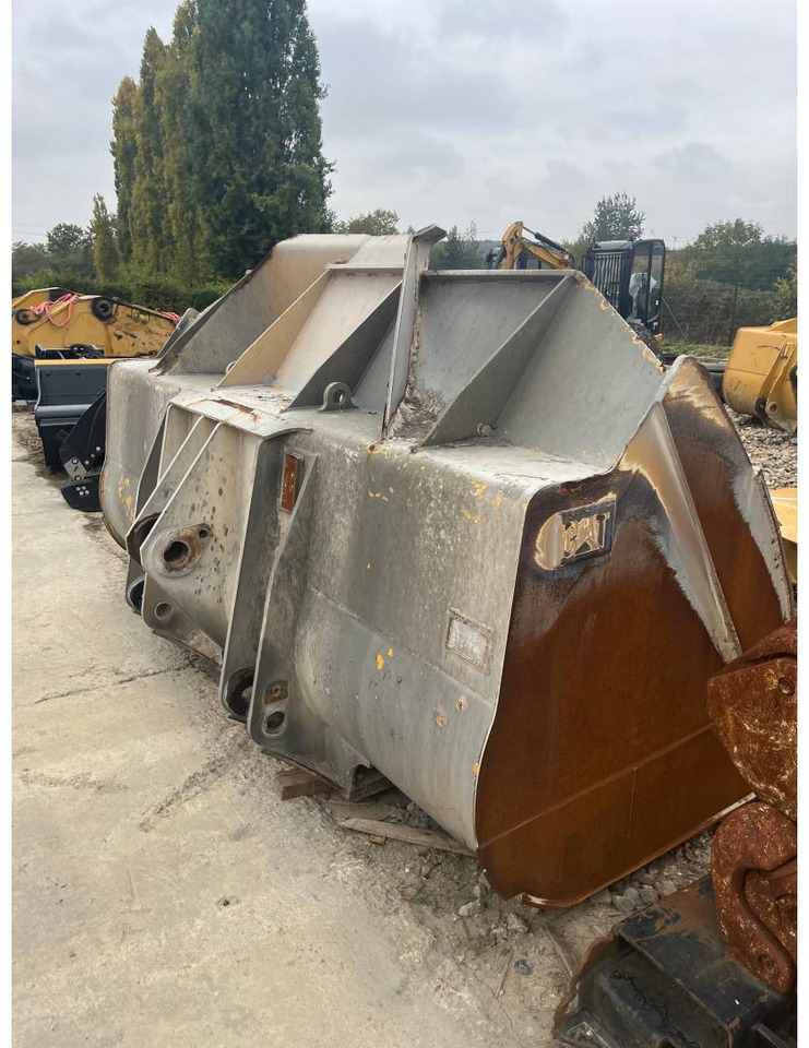 CAT 966/972/5200L/GODET/LAME - Loader bucket: picture 1 CAT 966/972/5200L/GODET/LAME - Loader bucket: picture 1