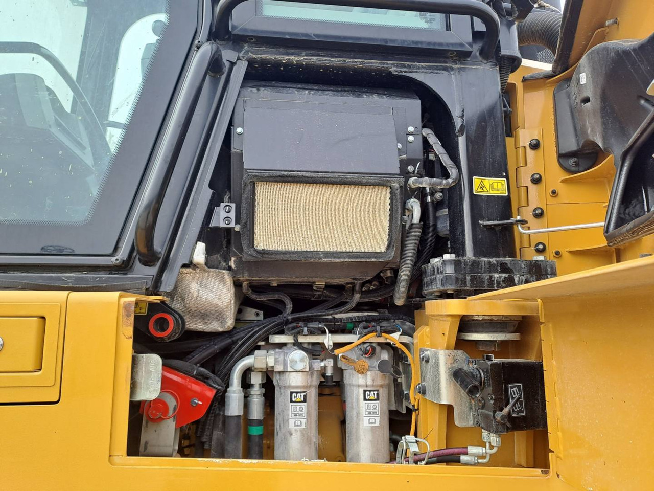 Crawler loader CAT 973K: picture 17