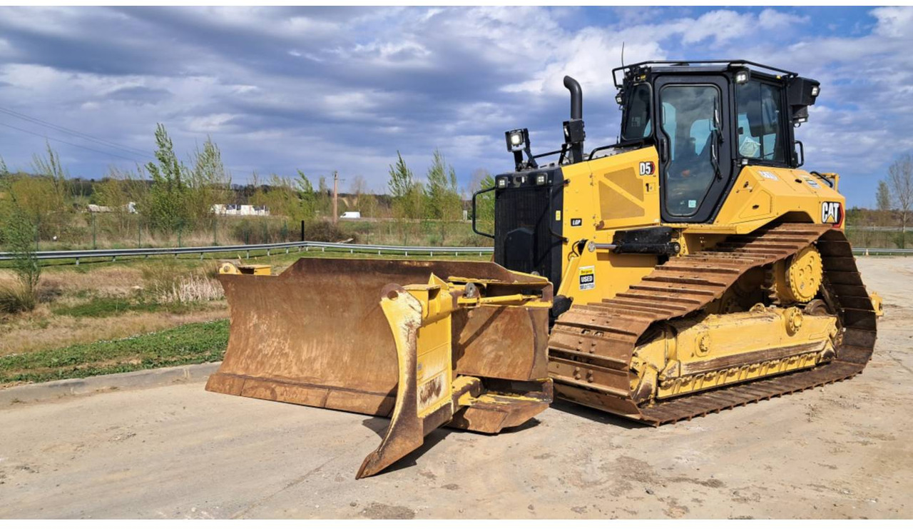 CAT D5 - Bulldozer: picture 1 CAT D5 - Bulldozer: picture 1