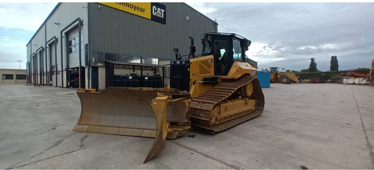 CAT D5 - Bulldozer: picture 1 CAT D5 - Bulldozer: picture 1