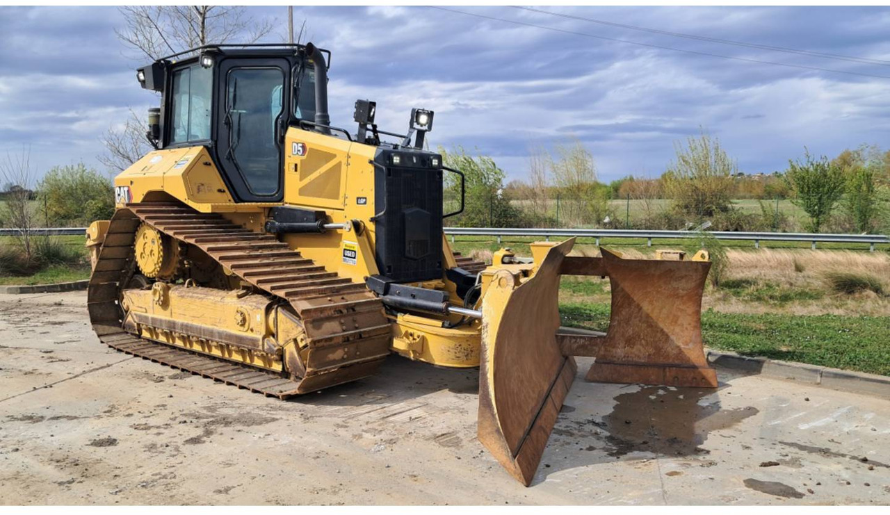 CAT D5 - Bulldozer: picture 2 CAT D5 - Bulldozer: picture 2