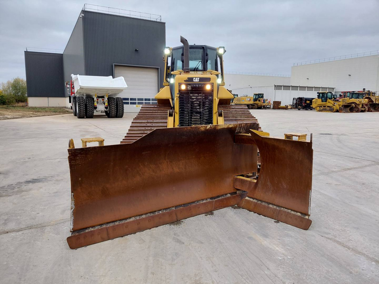 CAT D6N3B LGP - Bulldozer: picture 3 CAT D6N3B LGP - Bulldozer: picture 3