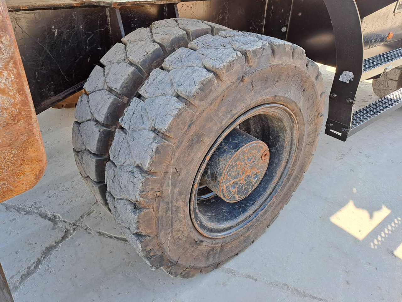 Wheel excavator CAT MH3026: picture 12