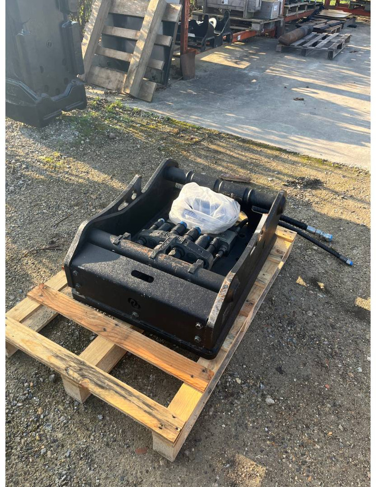 OILQUICK DEUTSCHLAND GMBH OQ70/55 - Quick coupler for Construction machinery: picture 1 OILQUICK DEUTSCHLAND GMBH OQ70/55 - Quick coupler for Construction machinery: picture 1