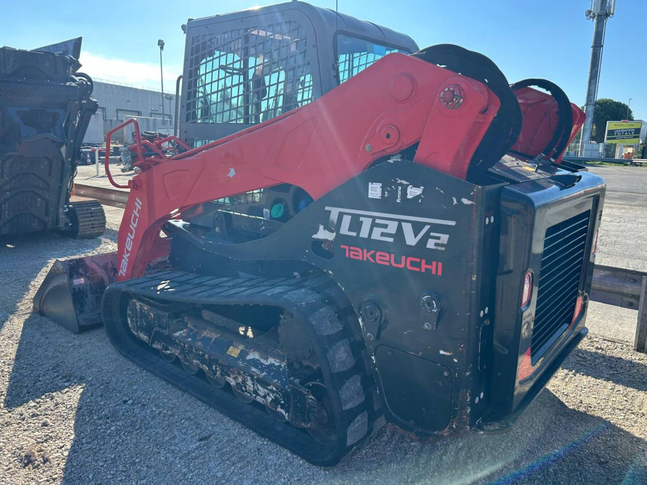 TAKEUCHI MFG. CO. LTD. TL12 - Crawler loader: picture 4 TAKEUCHI MFG. CO. LTD. TL12 - Crawler loader: picture 4