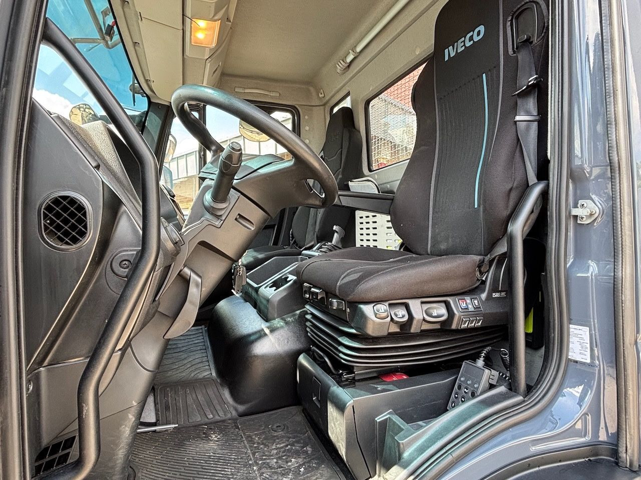 Iveco ML140E25 offene Pritsche, AHK - Dropside/ Flatbed truck: picture 4 Iveco ML140E25 offene Pritsche, AHK - Dropside/ Flatbed truck: picture 4