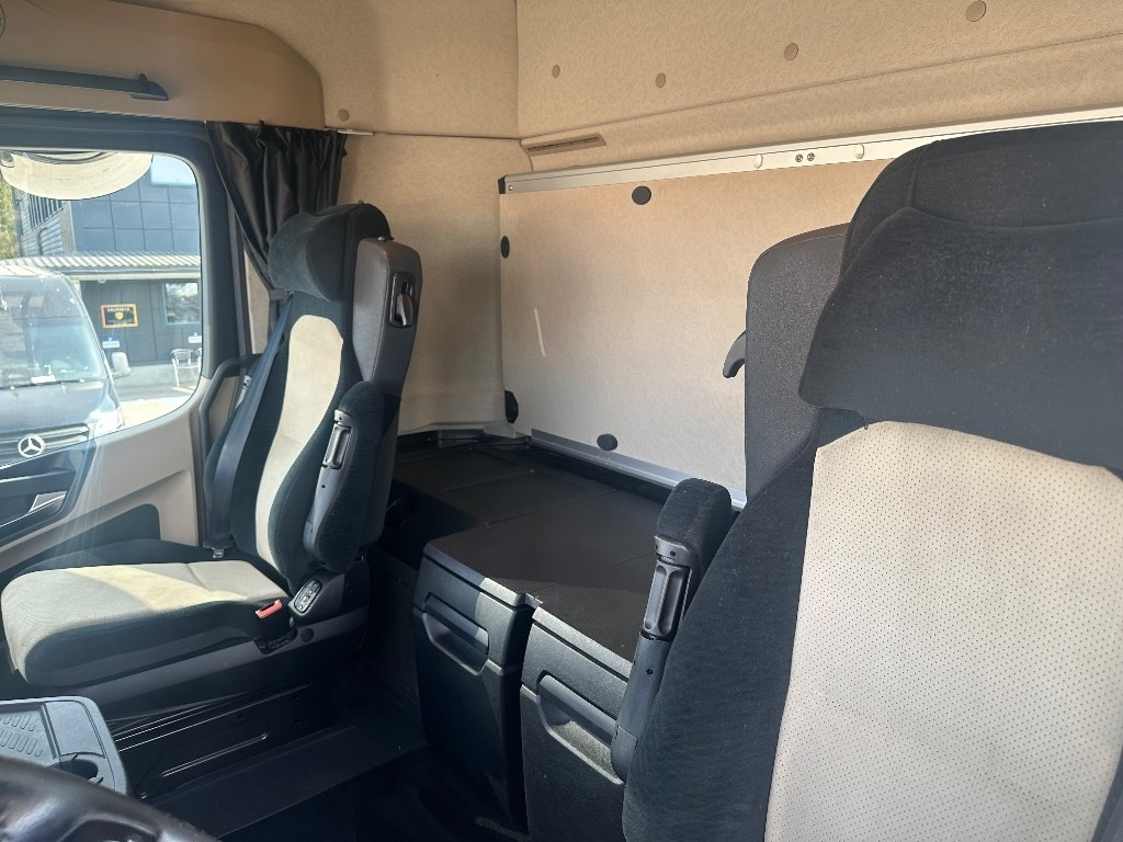 Hook lift truck Mercedes-Benz Actros 3563: picture 13