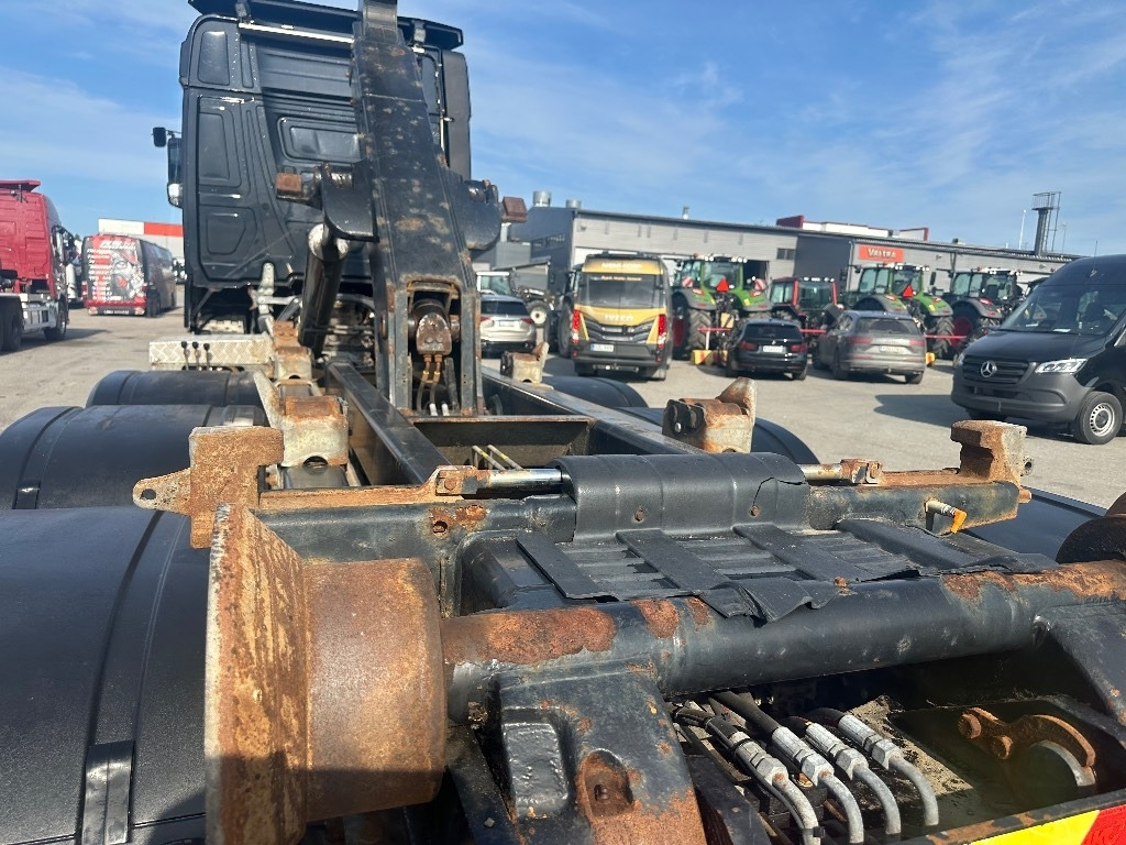 Hook lift truck Mercedes-Benz Actros 3563: picture 7
