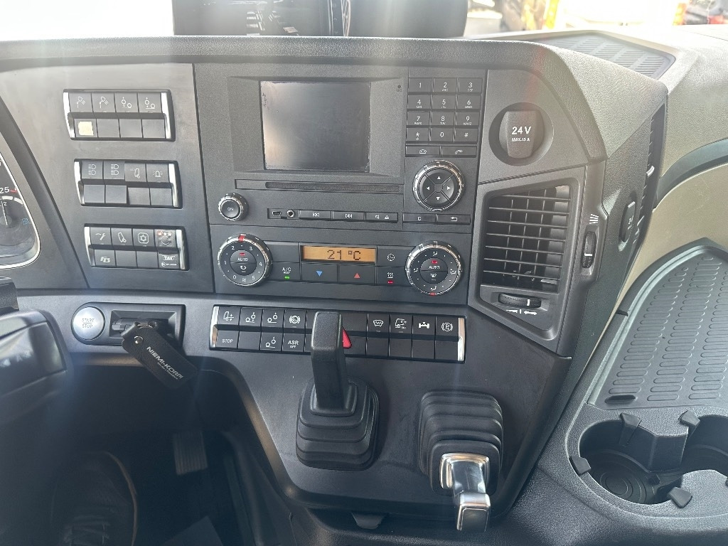 Hook lift truck Mercedes-Benz Actros 3563: picture 19