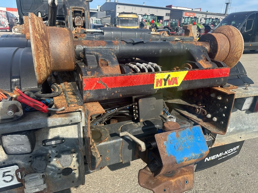 Hook lift truck Mercedes-Benz Actros 3563: picture 8