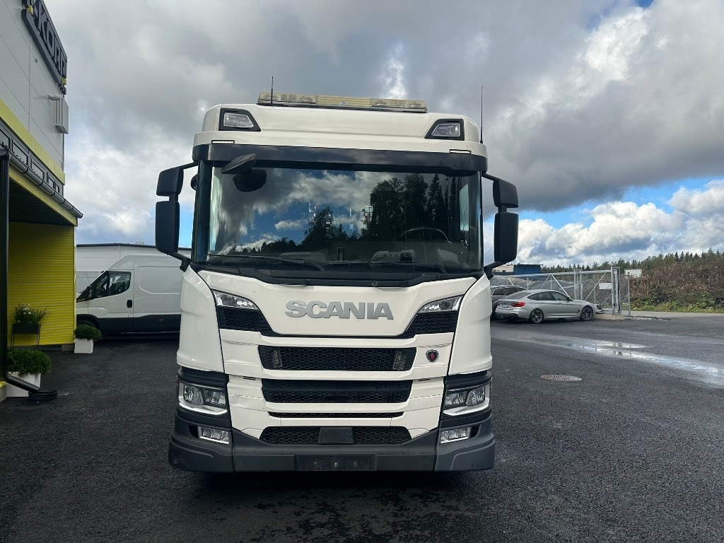 Scania P 370 6x2*4 - Hook lift truck: picture 2 Scania P 370 6x2*4 - Hook lift truck: picture 2