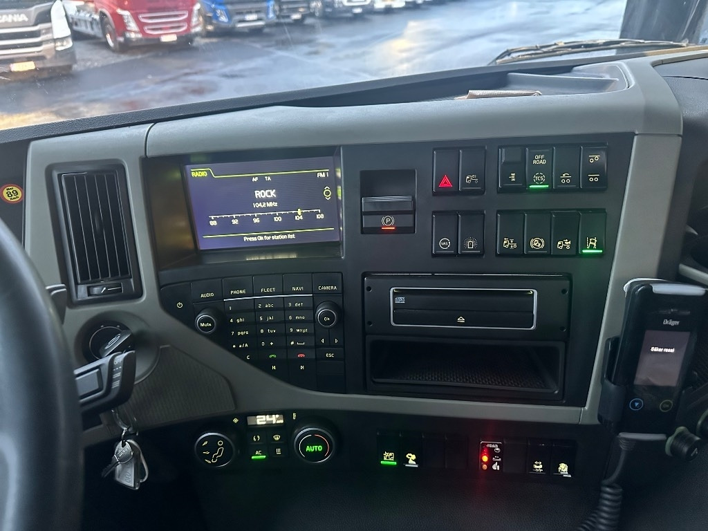 Hook lift truck Volvo FM11 370: picture 12