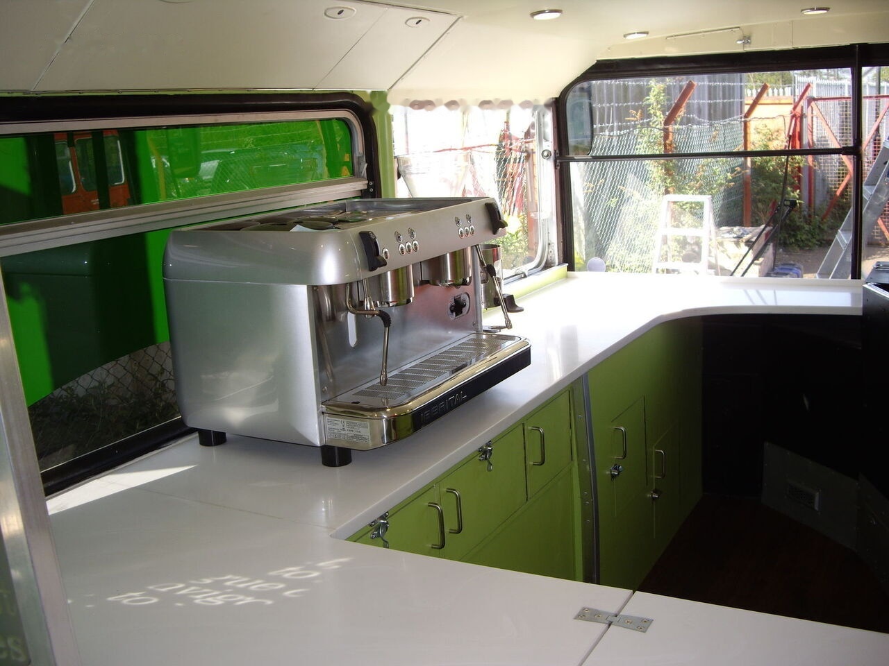 MCW METROBUS British Double Decker Bus Pub Bar Cafe Restaurant - Double-decker bus: picture 4 MCW METROBUS British Double Decker Bus Pub Bar Cafe Restaurant - Double-decker bus: picture 4