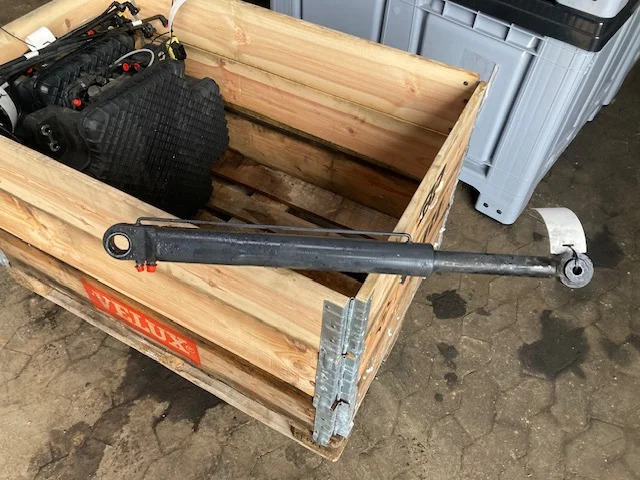 Scania Cab tilt cylinder – Scania 2567559 - Cab and interior for Truck: picture 1 Scania Cab tilt cylinder – Scania 2567559 - Cab and interior for Truck: picture 1