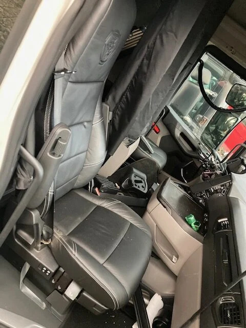 Scania Leather seat RH – Scania 2421531 - Cab and interior for Truck: picture 1 Scania Leather seat RH – Scania 2421531 - Cab and interior for Truck: picture 1