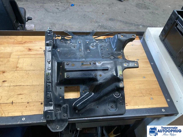 Scania Skærmbeslag Scania 2608169 - Body and exterior for Truck: picture 1 Scania Skærmbeslag Scania 2608169 - Body and exterior for Truck: picture 1