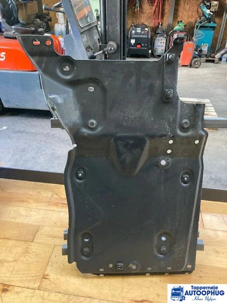 Scania trin beslag og trin Scania 2649717 – 2648021 – 2592870 - Body and exterior for Truck: picture 2 Scania trin beslag og trin Scania 2649717 – 2648021 – 2592870 - Body and exterior for Truck: picture 2