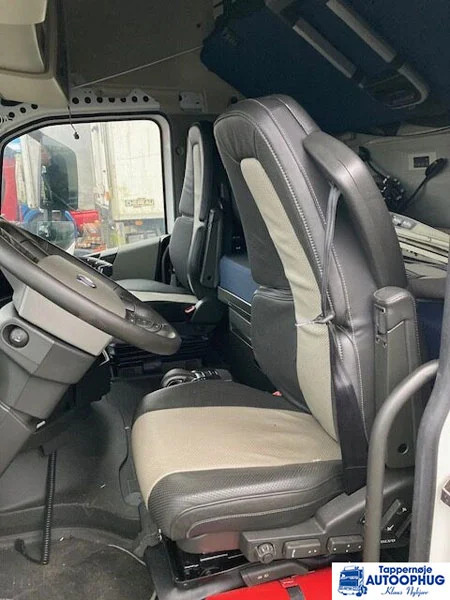 Volvo 23766428 – Volvo leather seat - Cab and interior for Truck: picture 1 Volvo 23766428 – Volvo leather seat - Cab and interior for Truck: picture 1