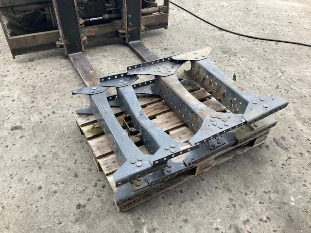 Volvo Cross member – Volvo 22372149 – Volvo 22808803 - Frame/ Chassis for Truck: picture 1 Volvo Cross member – Volvo 22372149 – Volvo 22808803 - Frame/ Chassis for Truck: picture 1