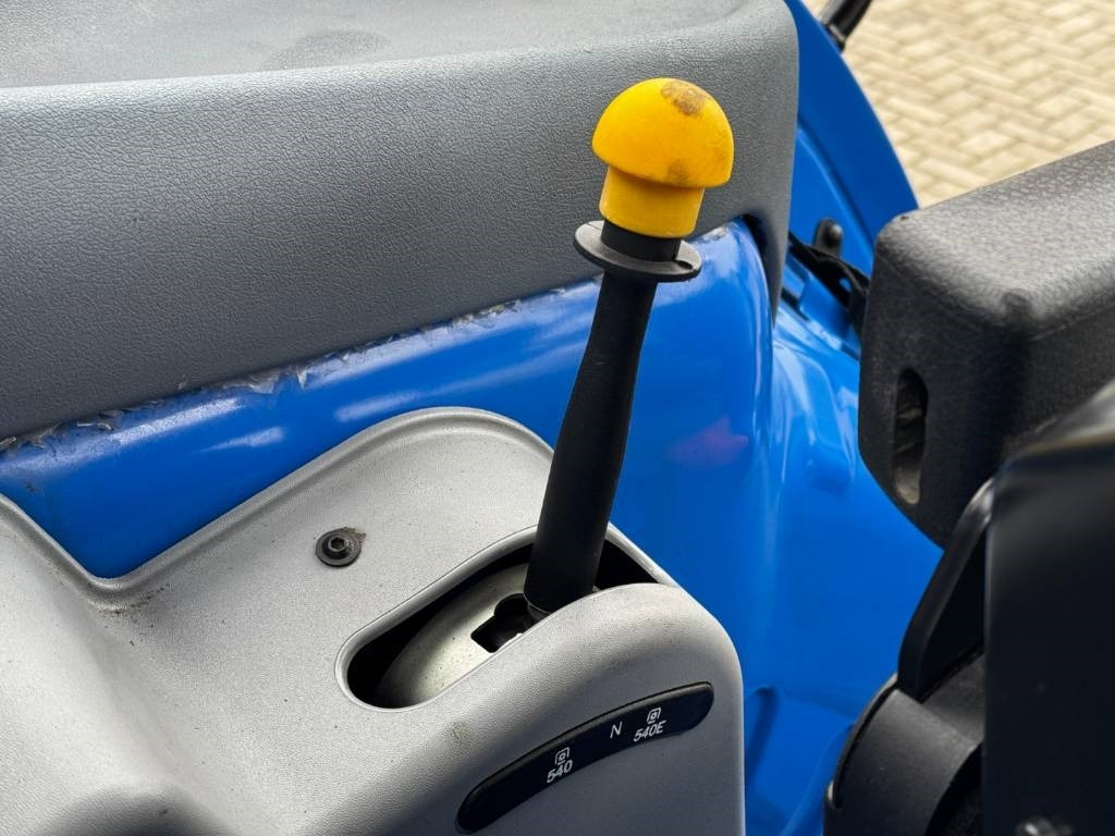 Farm tractor New Holland T4.75, Power Shuttle, creepspeed, ROPS!: picture 13