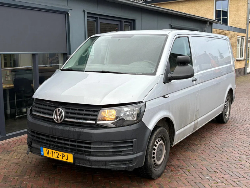 Volkswagen Transporter Lichte Schade 2.0 tdi L2 Carplay Parkeersensoren Dealeronderhouden NAP - Small van: picture 2 Volkswagen Transporter Lichte Schade 2.0 tdi L2 Carplay Parkeersensoren Dealeronderhouden NAP - Small van: picture 2