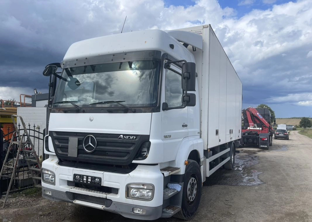 MERCEDES-BENZ AXOR PRZEBIEG TYLKO 322000 KM!!!! - Isothermal truck: picture 5 MERCEDES-BENZ AXOR PRZEBIEG TYLKO 322000 KM!!!! - Isothermal truck: picture 5